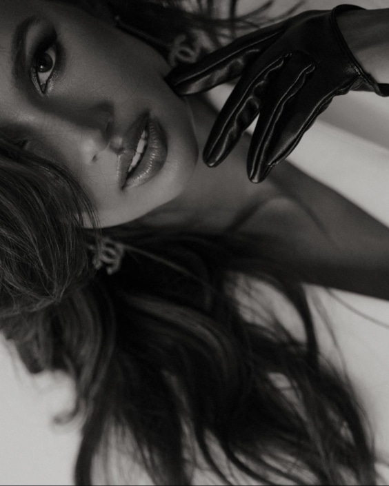 Agenzia Modelle Brescia • ARINA B • Fotomodella Influencer, WOMEN, Fotomodella Over 20, PIEDE/SHOES 37