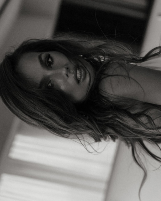 Agenzia Modelle Brescia • ARINA B • Fotomodella Influencer, WOMEN, Fotomodella Over 20, PIEDE/SHOES 37