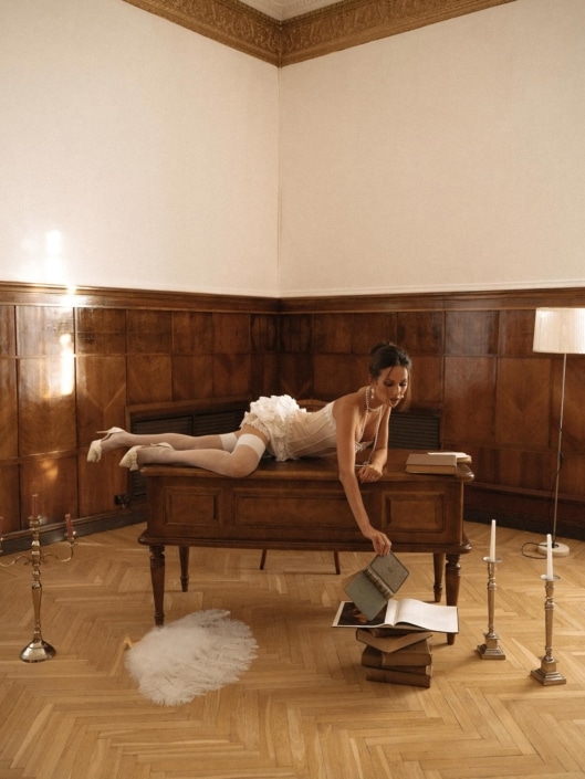 Agenzia Modelle Brescia • ARINA B • Fotomodella Influencer, WOMEN, Fotomodella Over 20, PIEDE/SHOES 37