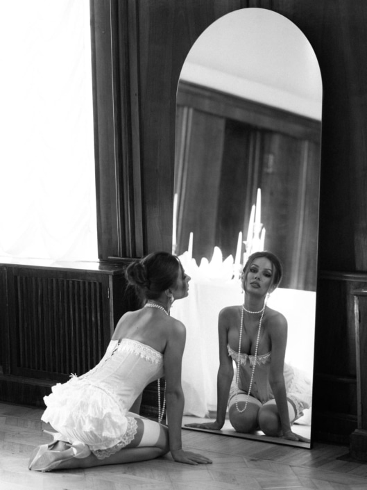 Agenzia Modelle Brescia • ARINA B • Fotomodella Influencer, WOMEN, Fotomodella Over 20, PIEDE/SHOES 37