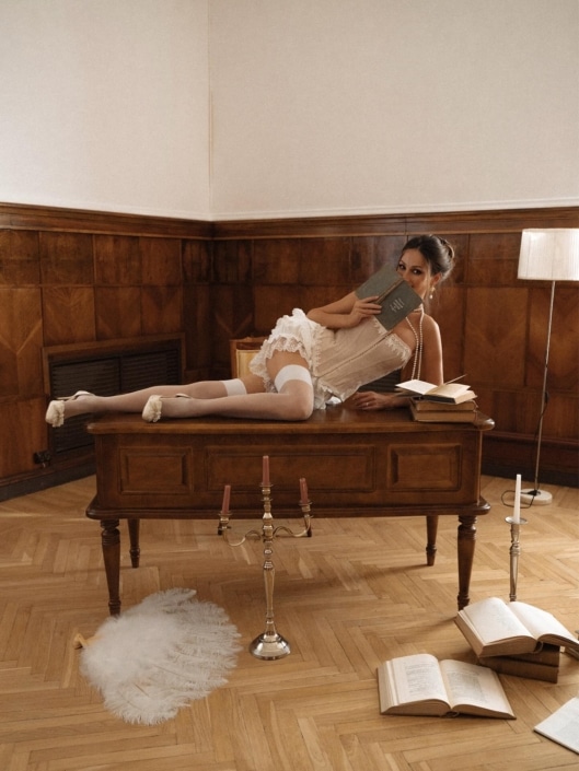 Agenzia Modelle Brescia • ARINA B • Fotomodella Influencer, WOMEN, Fotomodella Over 20, PIEDE/SHOES 37