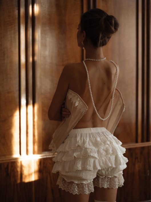 Agenzia Modelle Brescia • ARINA B • Fotomodella Influencer, WOMEN, Fotomodella Over 20, PIEDE/SHOES 37