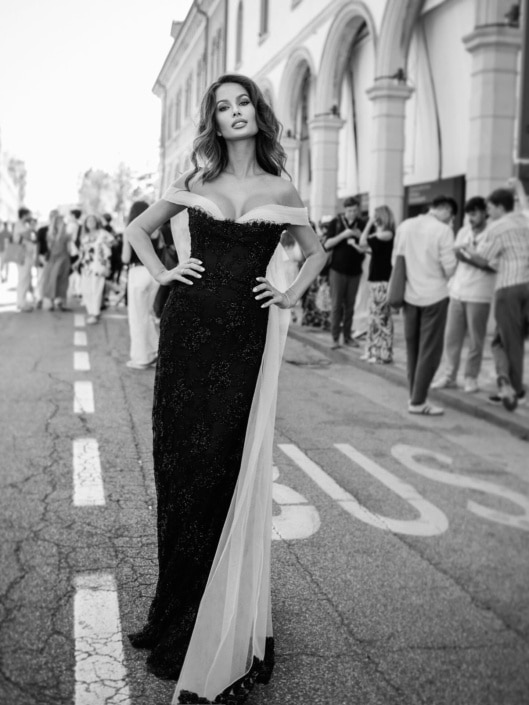 Agenzia Modelle Brescia • ARINA B • Fotomodella Influencer, WOMEN, Fotomodella Over 20, PIEDE/SHOES 37