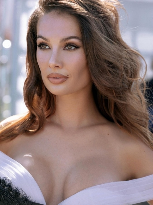 Agenzia Modelle Brescia • ARINA B • Fotomodella Influencer, WOMEN, Fotomodella Over 20, PIEDE/SHOES 37