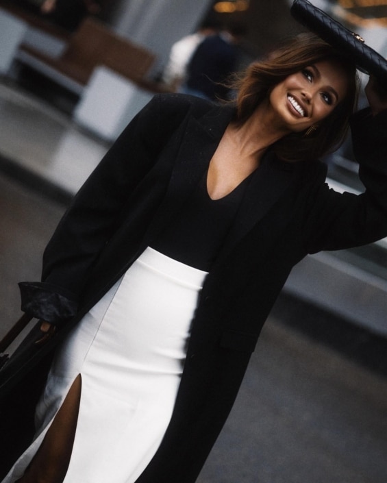 Agenzia Modelle Brescia • ARINA B • Fotomodella Influencer, WOMEN, Fotomodella Over 20, PIEDE/SHOES 37