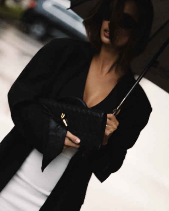 Agenzia Modelle Brescia • ARINA B • Fotomodella Influencer, WOMEN, Fotomodella Over 20, PIEDE/SHOES 37