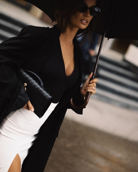 Agenzia Modelle Brescia • ARINA B • Fotomodella Influencer, WOMEN, Fotomodella Over 20, PIEDE/SHOES 37