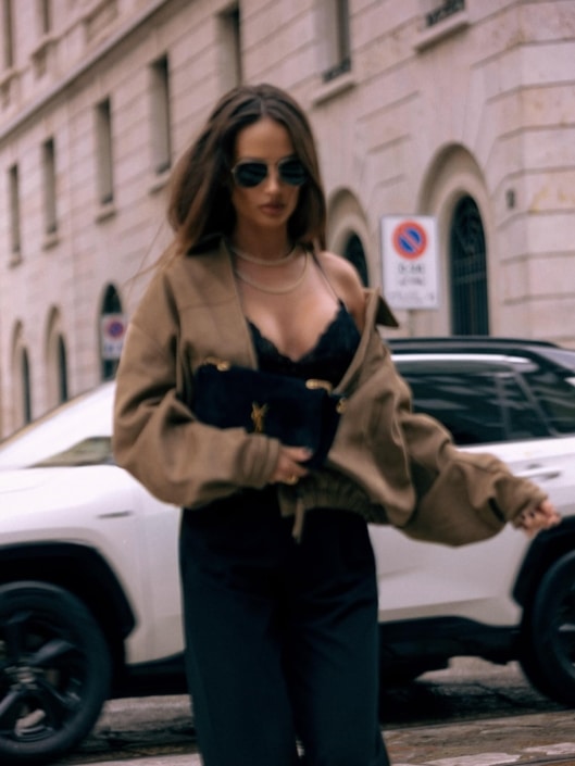 Agenzia Modelle Brescia • ARINA B • Fotomodella Influencer, WOMEN, Fotomodella Over 20, PIEDE/SHOES 37