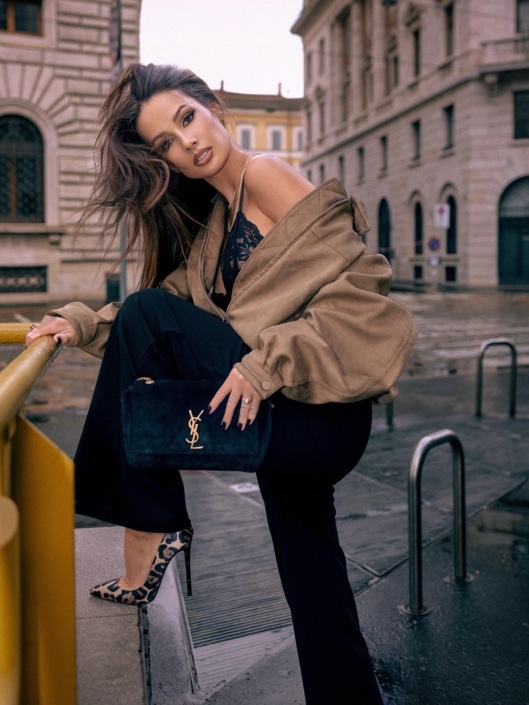 Agenzia Modelle Brescia • ARINA B • Fotomodella Influencer, WOMEN, Fotomodella Over 20, PIEDE/SHOES 37
