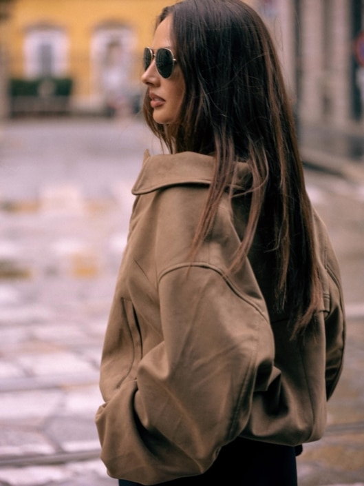 Agenzia Modelle Brescia • ARINA B • Fotomodella Influencer, WOMEN, Fotomodella Over 20, PIEDE/SHOES 37