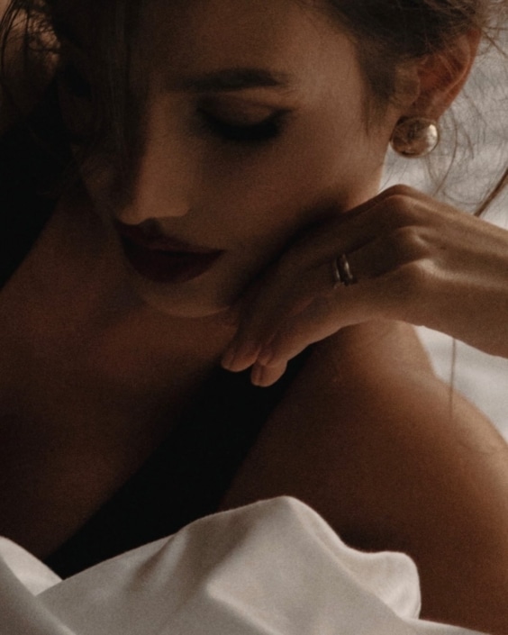 Agenzia Modelle Brescia • ARINA B • Fotomodella Influencer, WOMEN, Fotomodella Over 20, PIEDE/SHOES 37