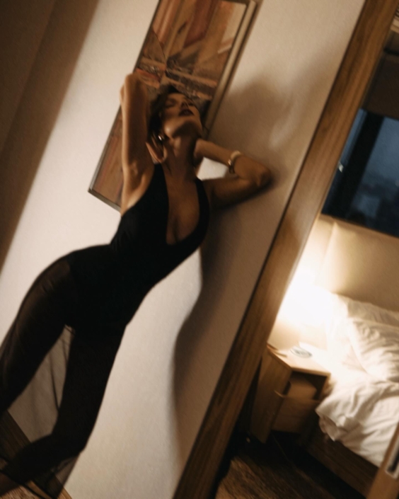 Agenzia Modelle Brescia • ARINA B • Fotomodella Influencer, WOMEN, Fotomodella Over 20, PIEDE/SHOES 37