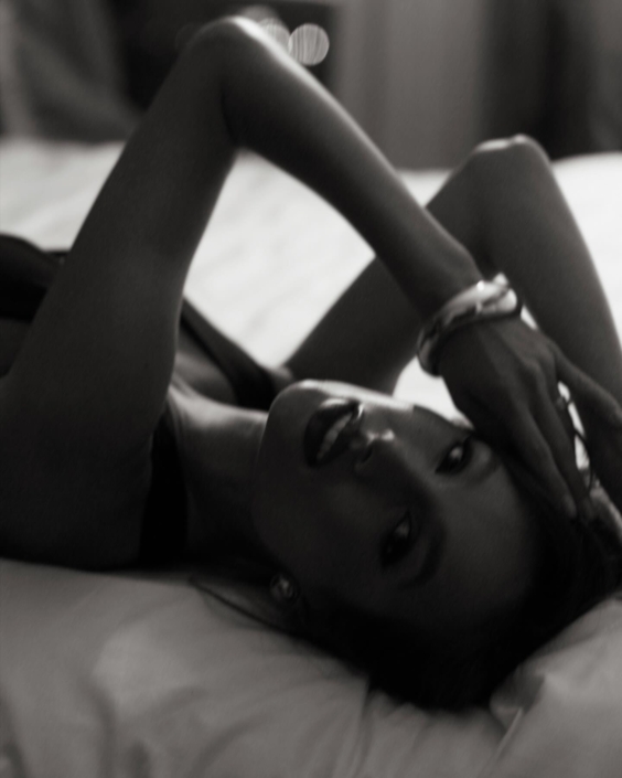 Agenzia Modelle Brescia • ARINA B • Fotomodella Influencer, WOMEN, Fotomodella Over 20, PIEDE/SHOES 37