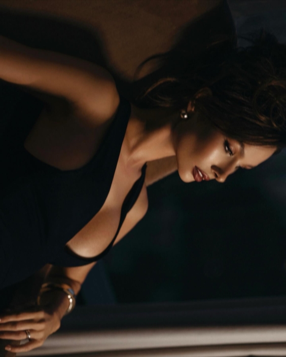 Agenzia Modelle Brescia • ARINA B • Fotomodella Influencer, WOMEN, Fotomodella Over 20, PIEDE/SHOES 37