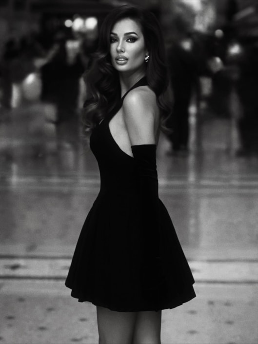 Agenzia Modelle Brescia • ARINA B • Fotomodella Influencer, WOMEN, Fotomodella Over 20, PIEDE/SHOES 37