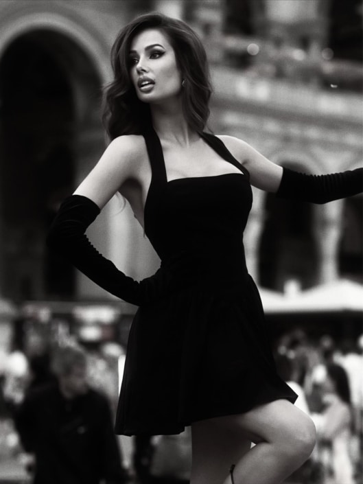 Agenzia Modelle Brescia • ARINA B • Fotomodella Influencer, WOMEN, Fotomodella Over 20, PIEDE/SHOES 37