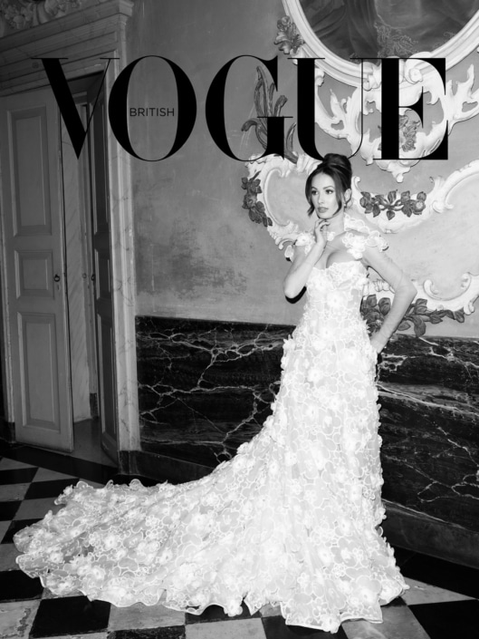 Agenzia Modelle Brescia • ARINA B • Fotomodella Influencer, WOMEN, Fotomodella Over 20, PIEDE/SHOES 37