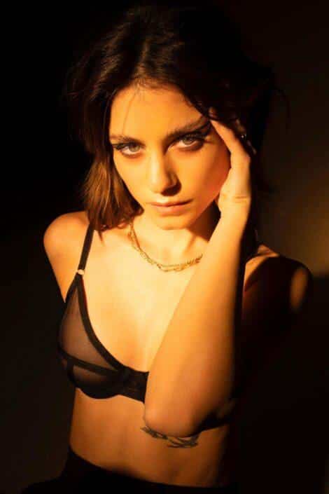 Agenzia Modelle Brescia • CHIARA BU • WOMEN, Fotomodella Legs / Hand, Fotomodella Over 20, PIEDE/SHOES 37