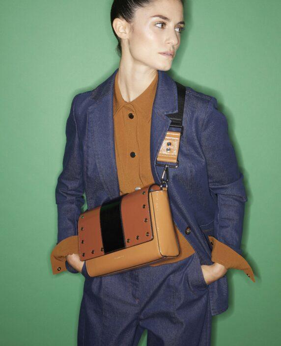 Agenzia Modelle Brescia • CHIARA BU • WOMEN, Fotomodella Legs / Hand, Fotomodella Over 20, PIEDE/SHOES 37