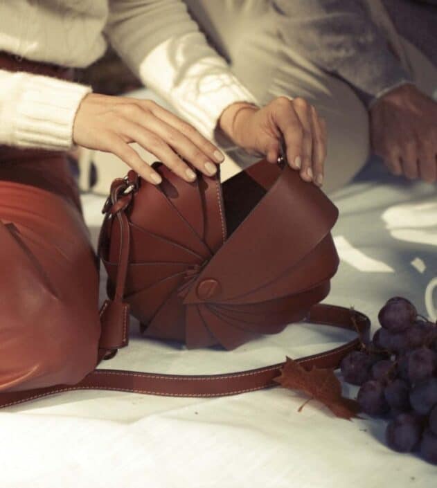 Agenzia Modelle Brescia • CHIARA BU • WOMEN, Fotomodella Legs / Hand, Fotomodella Over 20, PIEDE/SHOES 37