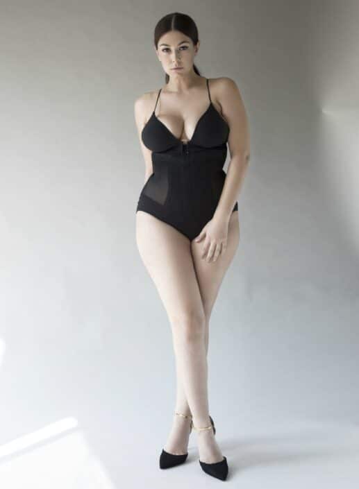 Agenzia Modelle Brescia • CINZIA F • Fotomodella Legs / Hand, Fotomodella Over 30, CURVY