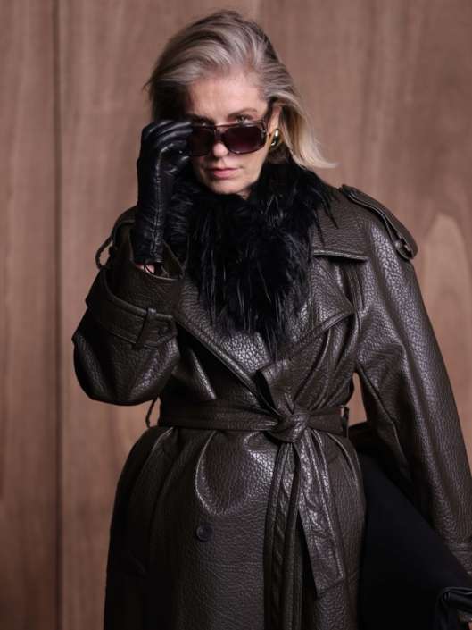 Agenzia Modelle Brescia &bull; CLOTILDE B &bull; SILVER, Fotomodella Over 40, Fotomodella Over 50, Fotomodella Over 60, Fotomodella Over 70