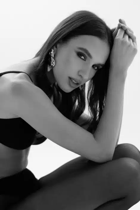 Agenzia Modelle Brescia • ERIKA S • WOMEN, Fotomodella Legs / Hand, Fotomodella Over 20