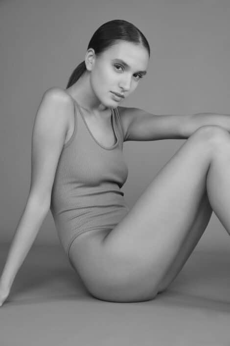 Agenzia Modelle Brescia • ERIKA S • WOMEN, Fotomodella Legs / Hand, Fotomodella Over 20