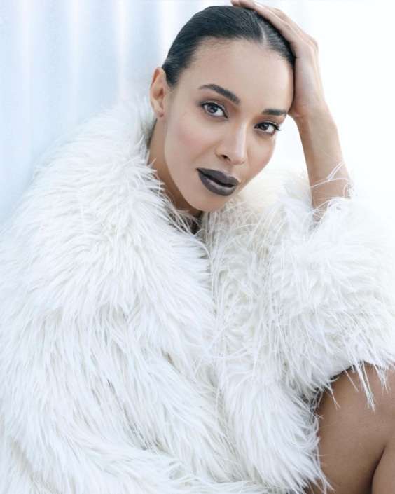 Agenzia Modelle Brescia &bull; FATIHA H &bull; WOMEN, Fotomodella Legs / Hand, Fotomodella Di Colore, Fotomodella Over 20