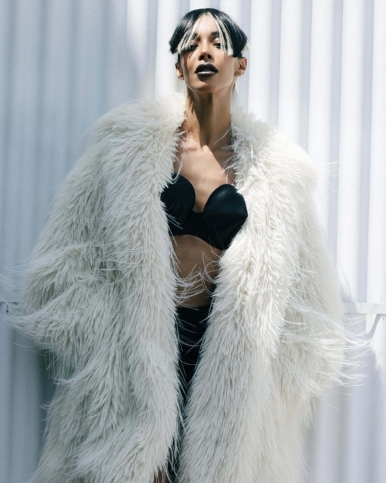 Agenzia Modelle Brescia &bull; FATIHA H &bull; WOMEN, Fotomodella Legs / Hand, Fotomodella Di Colore, Fotomodella Over 20