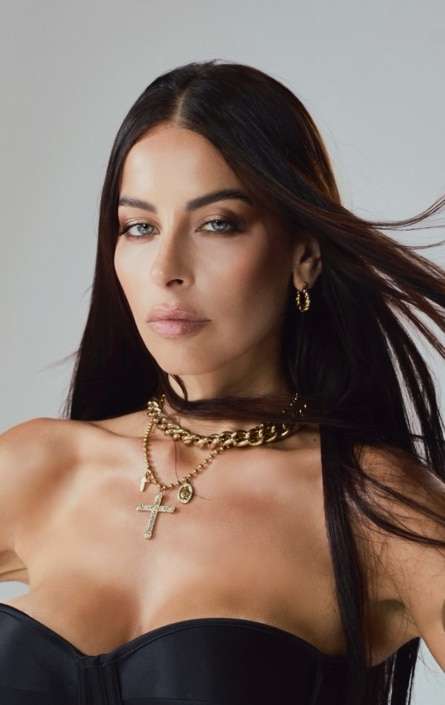 Agenzia Modelle Brescia &bull; GIULIA AC &bull; Fotomodella Influencer, Fotomodella Legs / Hand, Fotomodella Over 30