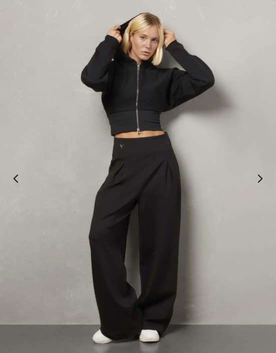 Agenzia Modelle Brescia &bull; GIULIA ZAN &bull; Fotomodella Influencer, WOMEN, Fotomodella Legs / Hand, Fotomodella Over 20, PIEDE/SHOES 37