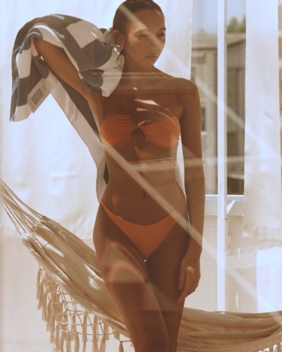 Agenzia Modelle Brescia • GRETA LAURA R • WOMEN, Fotomodella Legs / Hand, Fotomodella Over 30
