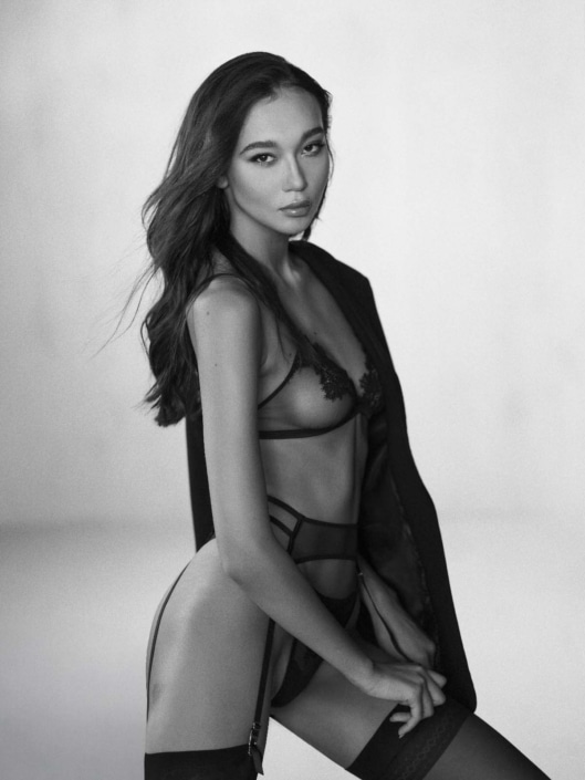 Agenzia Modelle Brescia • GRETA LAURA R • WOMEN, Fotomodella Legs / Hand, Fotomodella Over 30