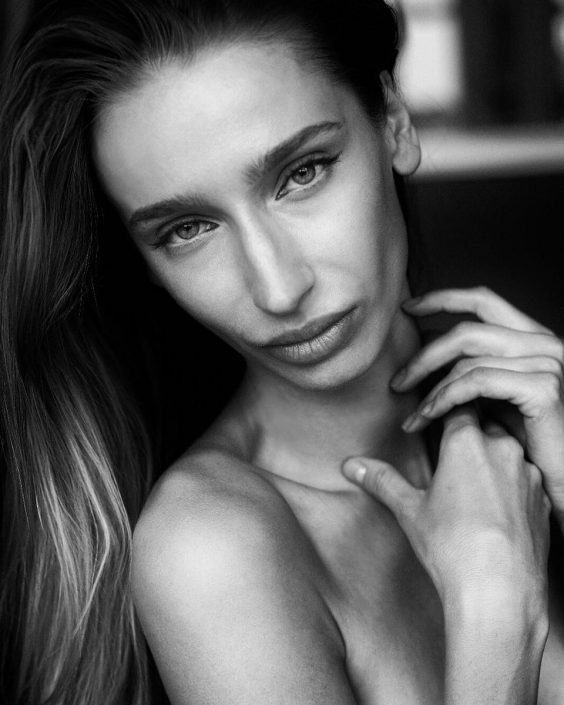 Agenzia Modelle Brescia • INNA Z • WOMEN, Fotomodella Legs / Hand, Fotomodella Over 30, Fotomodella Over 20, PIEDE/SHOES 37