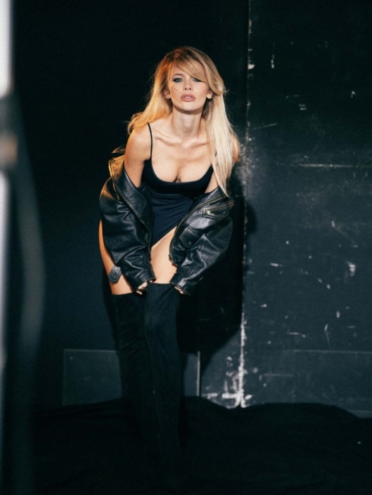 Agenzia Modelle Brescia • KARINA S • Fotomodella Influencer, WOMEN, Fotomodella Legs / Hand, Fotomodella Over 30, Fotomodella Over 20