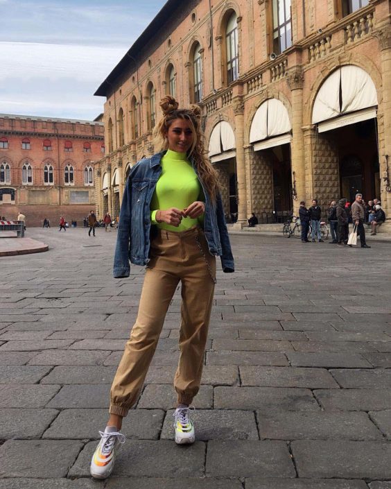 Agenzia Modelle Brescia • LAURA M • DEVELOPMENT, Fotomodella Legs / Hand, Fotomodella Over 30, Fotomodella Over 20