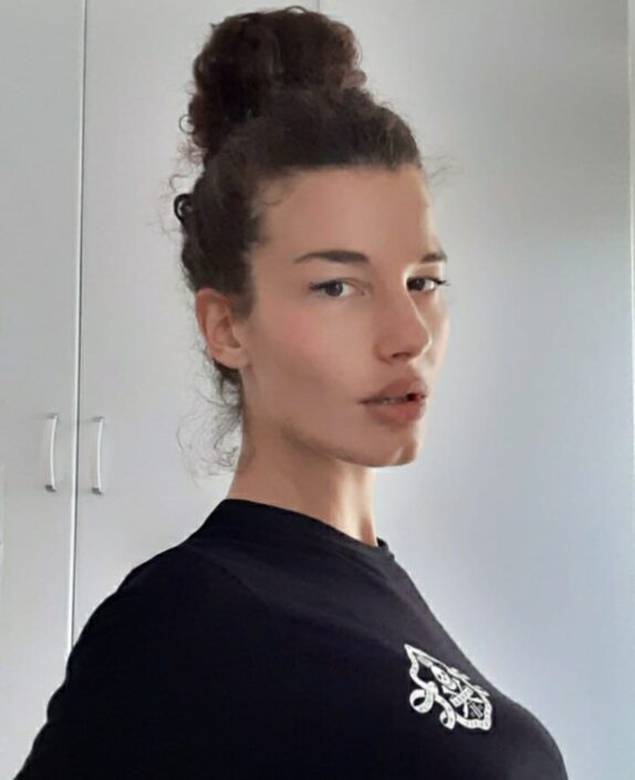 Agenzia Modelle Brescia • MARIA V • DEVELOPMENT, Fotomodella Legs / Hand, Fotomodella Over 30, Fotomodella Over 20