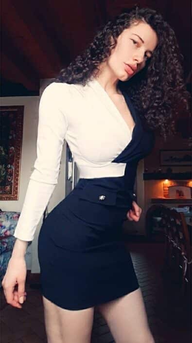 Agenzia Modelle Brescia • MARIA V • DEVELOPMENT, Fotomodella Legs / Hand, Fotomodella Over 30, Fotomodella Over 20