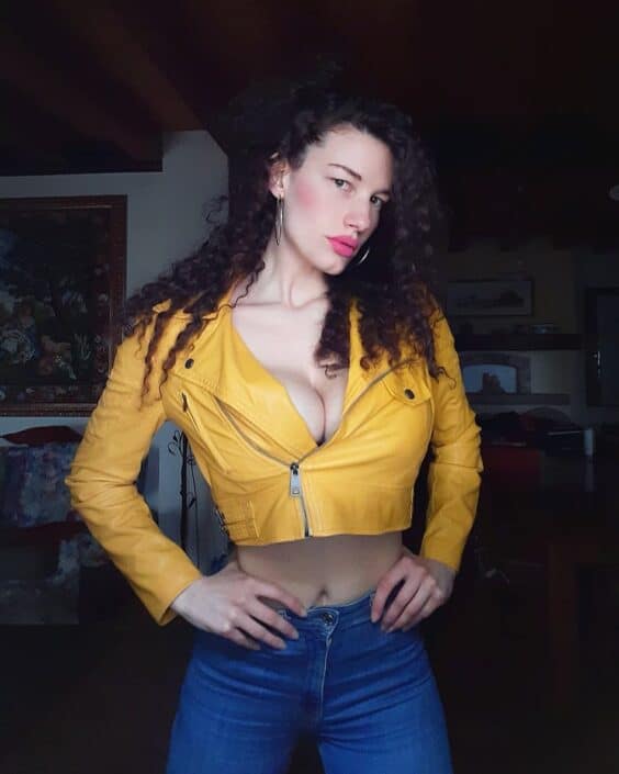 Agenzia Modelle Brescia • MARIA V • DEVELOPMENT, Fotomodella Legs / Hand, Fotomodella Over 30, Fotomodella Over 20