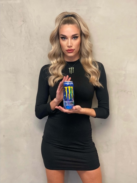 Agenzia Modelle Brescia • MARIELLE T • WOMEN, Fotomodella Legs / Hand, Fotomodella Over 30, Fotomodella Over 20