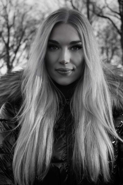 Agenzia Modelle Brescia • MARIELLE T • WOMEN, Fotomodella Legs / Hand, Fotomodella Over 30, Fotomodella Over 20