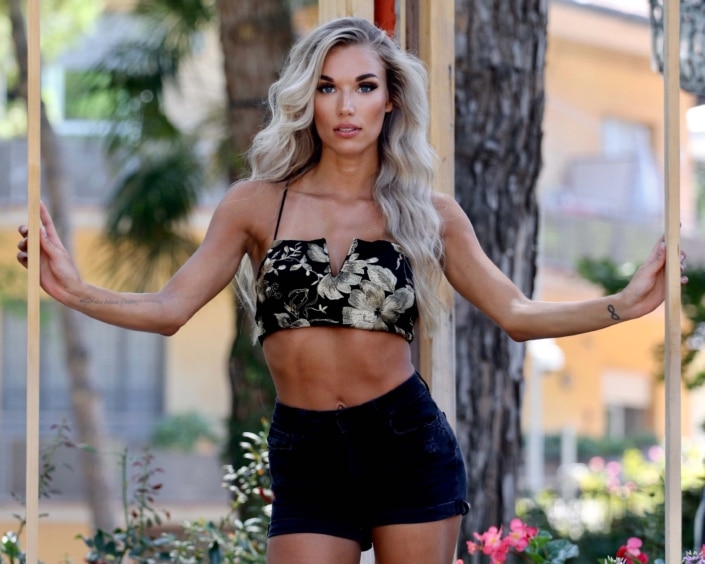 Agenzia Modelle Brescia • MARIELLE T • WOMEN, Fotomodella Legs / Hand, Fotomodella Over 30, Fotomodella Over 20