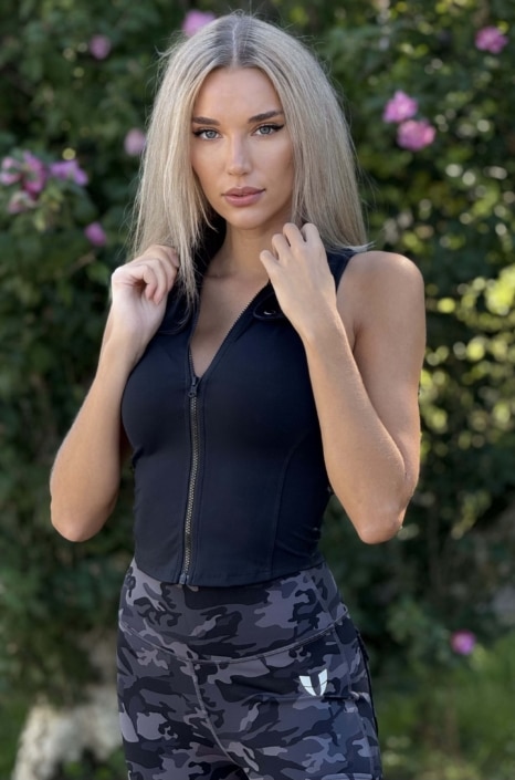 Agenzia Modelle Brescia • MARIELLE T • WOMEN, Fotomodella Legs / Hand, Fotomodella Over 30, Fotomodella Over 20