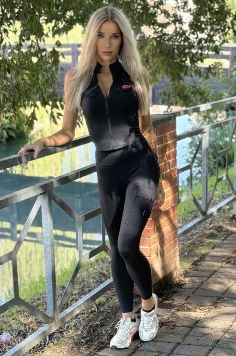 Agenzia Modelle Brescia • MARIELLE T • WOMEN, Fotomodella Legs / Hand, Fotomodella Over 30, Fotomodella Over 20