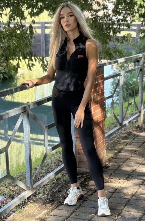 Agenzia Modelle Brescia • MARIELLE T • WOMEN, Fotomodella Legs / Hand, Fotomodella Over 30, Fotomodella Over 20