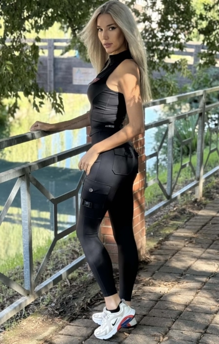 Agenzia Modelle Brescia • MARIELLE T • WOMEN, Fotomodella Legs / Hand, Fotomodella Over 30, Fotomodella Over 20