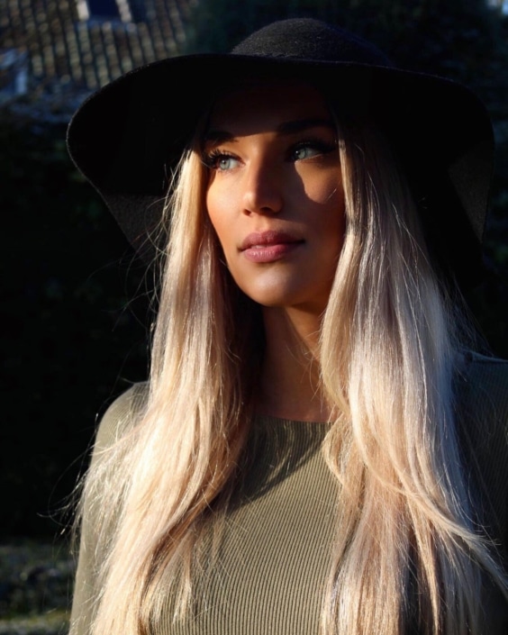 Agenzia Modelle Brescia • MARIELLE T • WOMEN, Fotomodella Legs / Hand, Fotomodella Over 30, Fotomodella Over 20