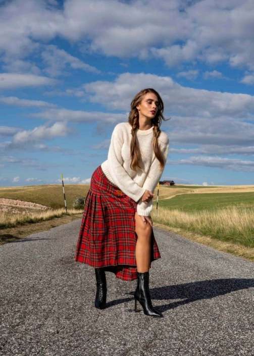 Agenzia Modelle Brescia &bull; MARTINA BR &bull; Fotomodella Influencer, WOMEN, Fotomodella Legs / Hand, Fotomodella Over 20