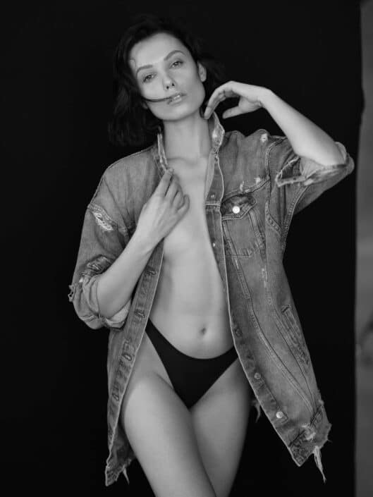 Agenzia Modelle Brescia • MIHAELA R • Fotomodella Influencer, WOMEN, Fotomodella Legs / Hand, Fotomodella Over 30, Fotomodella Over 20